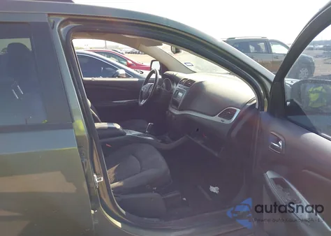 2017 Dodge Journey Crossroad z USA, uszkodzony, nr VIN 3C4PDCGB5HT516784